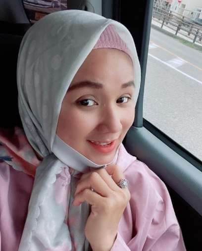 8 Potret Nova Pratiwi, Kakak Rizky Billar yang Jarang Tersorot