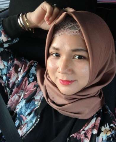 8 Potret Nova Pratiwi, Kakak Rizky Billar yang Jarang Tersorot
