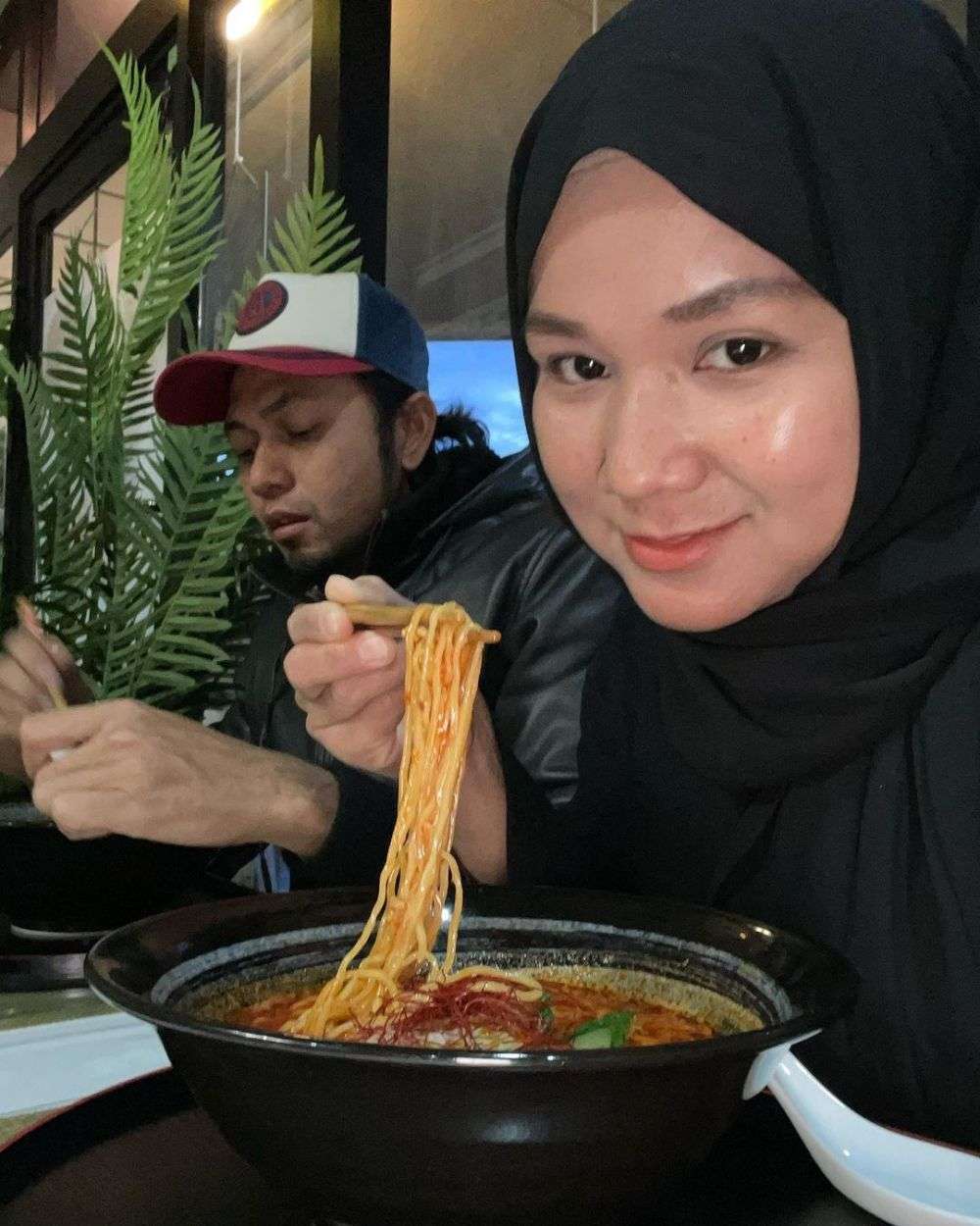 8 Potret Nova Pratiwi, Kakak Rizky Billar yang Jarang Tersorot