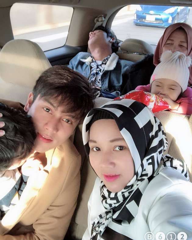 8 Potret Nova Pratiwi, Kakak Rizky Billar yang Jarang Tersorot