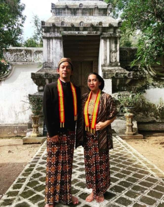 8 Foto Sri Ayu, Istri Cantik Rian D’masiv yang Jarang Tersorot