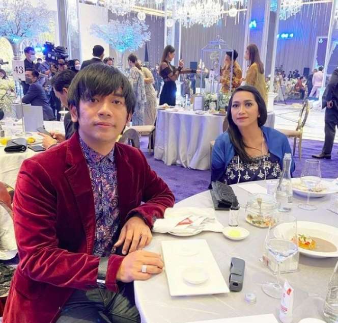 8 Foto Sri Ayu, Istri Cantik Rian D’masiv yang Jarang Tersorot