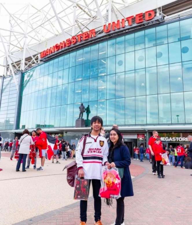8 Foto Sri Ayu, Istri Cantik Rian D’masiv yang Jarang Tersorot