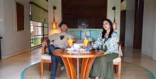 8 Foto Sri Ayu, Istri Cantik Rian D’masiv yang Jarang Tersorot