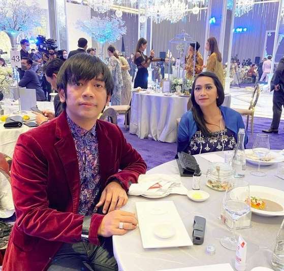 8 Foto Sri Ayu, Istri Cantik Rian D’masiv yang Jarang Tersorot