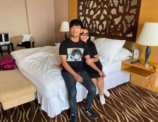 8 Foto Sri Ayu, Istri Cantik Rian D’masiv yang Jarang Tersorot