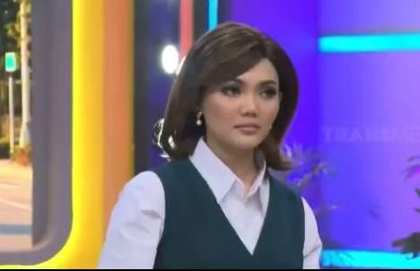 8 Potret Rina Nose Tiru Gaya Seleb Lain, Mana Paling Mirip?