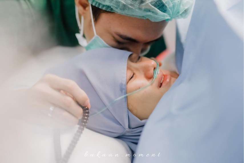 11 Momen Berkesan Rey Mbayang Temani Dinda Hauw Melahirkan