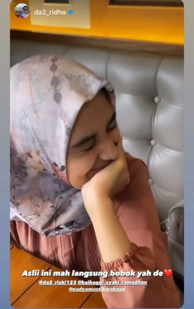 Momen Langka, 10 Potret Rizki DA dan Nadya Momong Anak Bareng