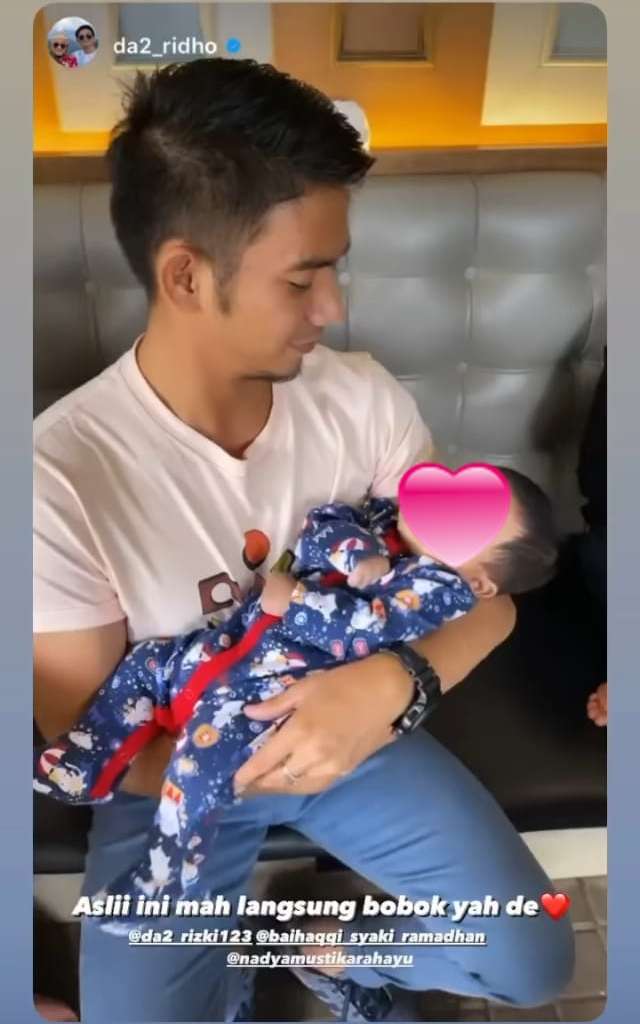 Momen Langka, 10 Potret Rizki DA dan Nadya Momong Anak Bareng