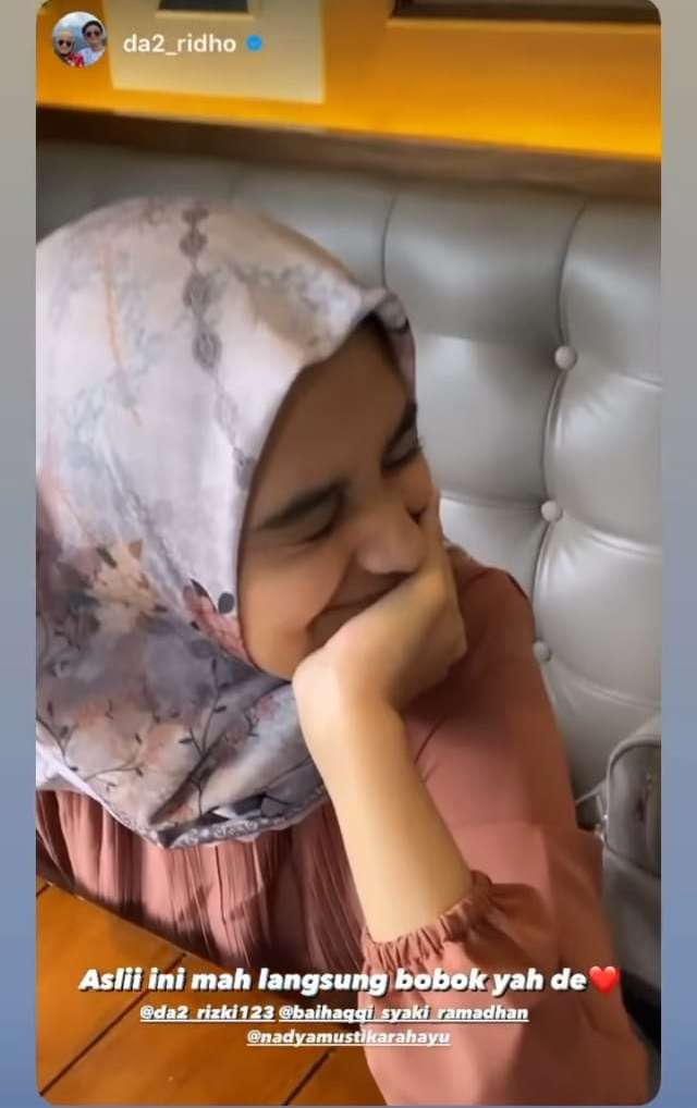 Momen Langka, 10 Potret Rizki DA dan Nadya Momong Anak Bareng