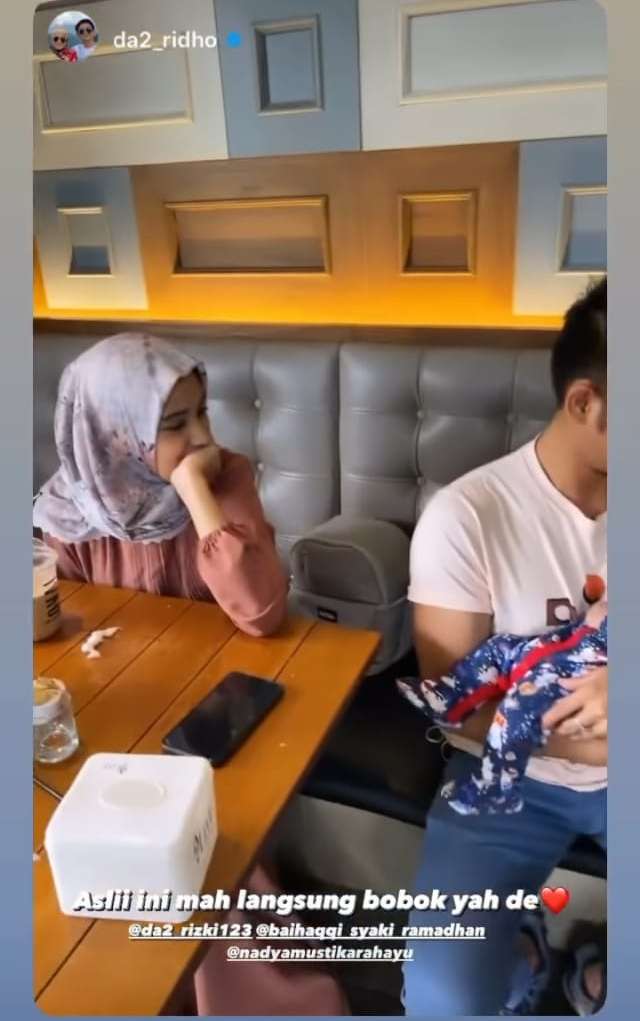 Momen Langka, 10 Potret Rizki DA dan Nadya Momong Anak Bareng