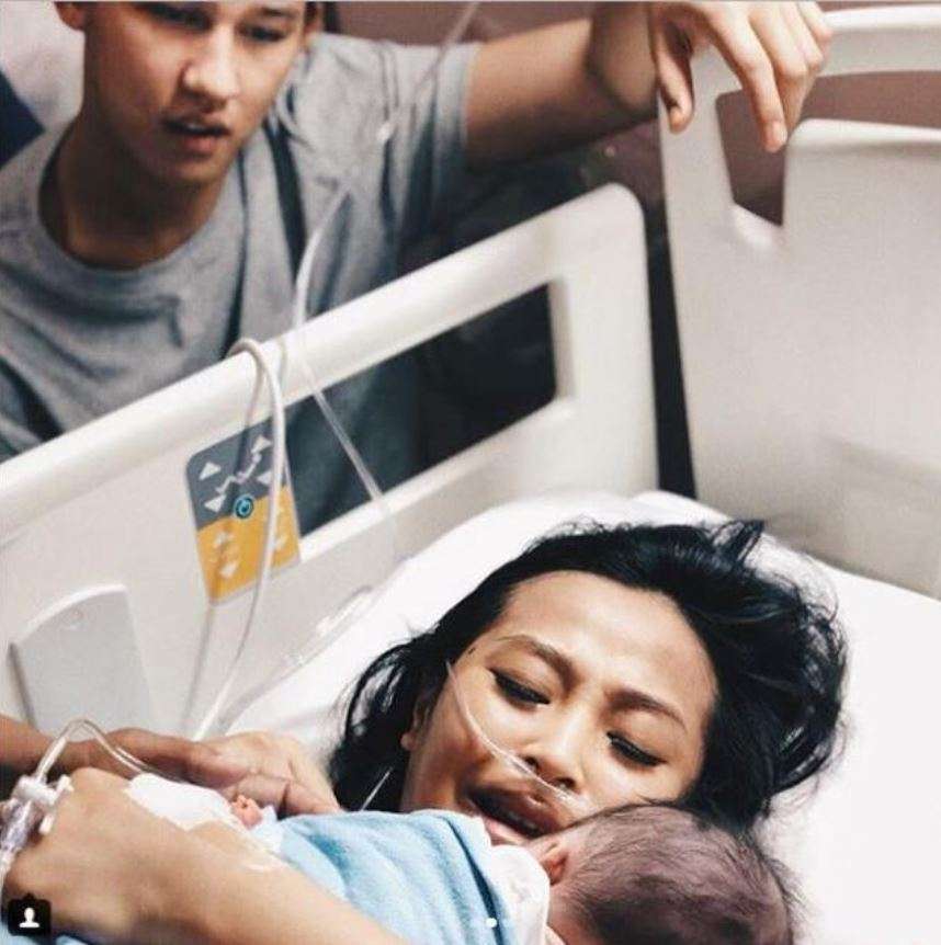Bukti Suami Siaga, 5 Momen Artis Dampingi Istri Lahiran 