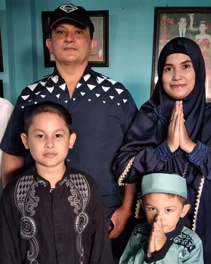 Potret Keluarga Kecil Mantan Suami Suzanna, Jarang Terekspos!