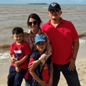 Potret Keluarga Kecil Mantan Suami Suzanna, Jarang Terekspos!