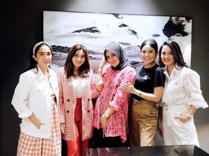Potret Akrab Olla Ramlan dan Nindy, Kabarnya Sedang Tak Akur!