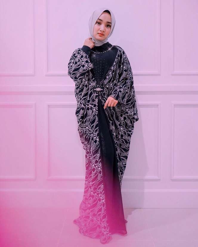 5 Gaya Hijab Colourfull Fatin Shidqia, Cocok Buat Remaja!
