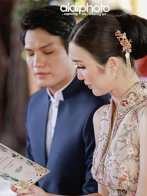 Momen Romantis Pertunangan Sonia Fergina, Calon Suami Disorot
