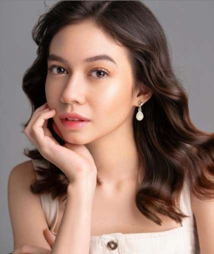 6 Seleb Ini Dulunya Dikenal Tomboy, Kini Tampil Feminim