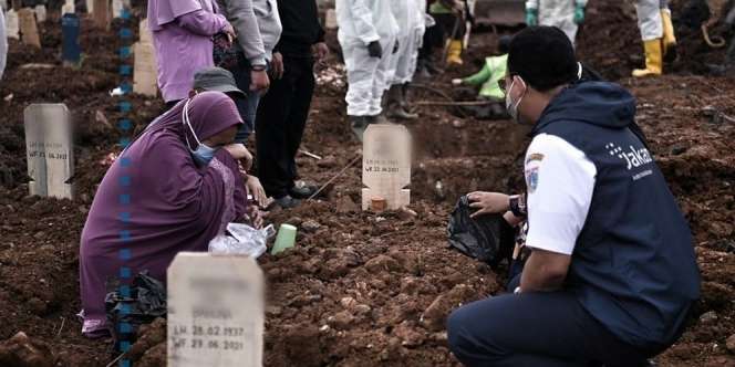 Momen Anies ke Pemakaman Covid-19: Air Mata Tak Henti Mengalir