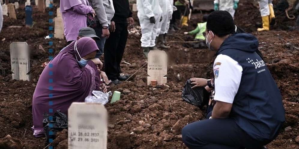 Momen Anies ke Pemakaman Covid-19: Air Mata Tak Henti Mengalir