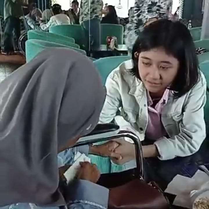 10 Momen Pertemuan Ibu Nike Ardilla dan Amel, Penuh Haru!