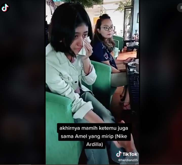 10 Momen Pertemuan Ibu Nike Ardilla dan Amel, Penuh Haru!