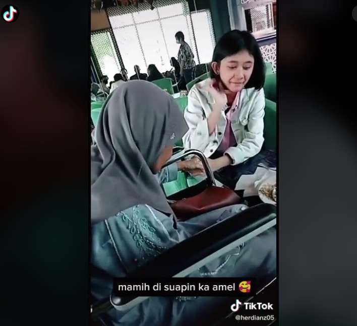 10 Momen Pertemuan Ibu Nike Ardilla dan Amel, Penuh Haru!