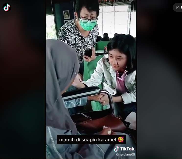 10 Momen Pertemuan Ibu Nike Ardilla dan Amel, Penuh Haru!