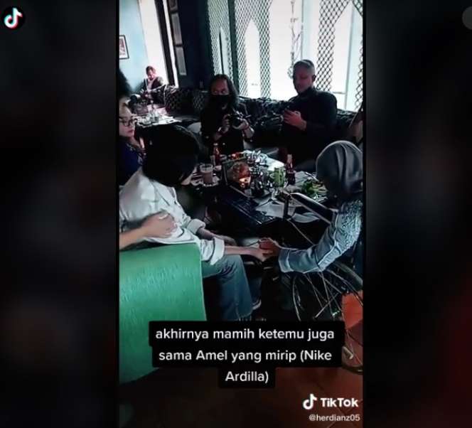 10 Momen Pertemuan Ibu Nike Ardilla dan Amel, Penuh Haru!