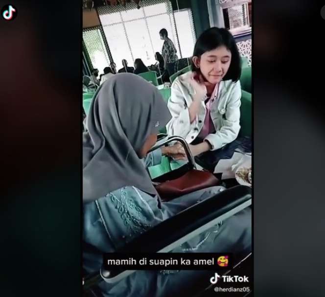 10 Momen Pertemuan Ibu Nike Ardilla dan Amel, Penuh Haru!