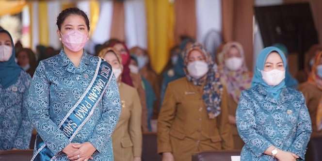 Suami Pejabat, Pesona 5 Seleb Cantik Berseragam Ibu-ibu PKK