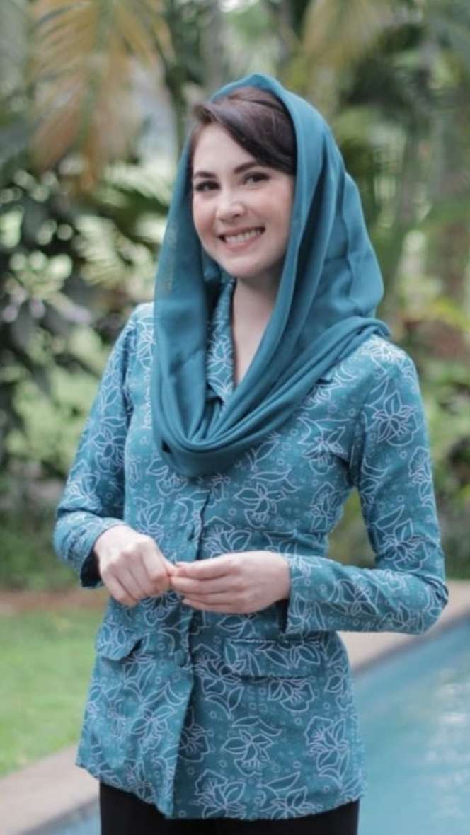 Suami Pejabat, Pesona 5 Seleb Cantik Berseragam Ibu-ibu PKK