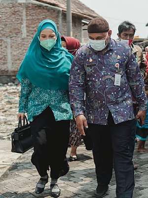 Suami Pejabat, Pesona 5 Seleb Cantik Berseragam Ibu-ibu PKK