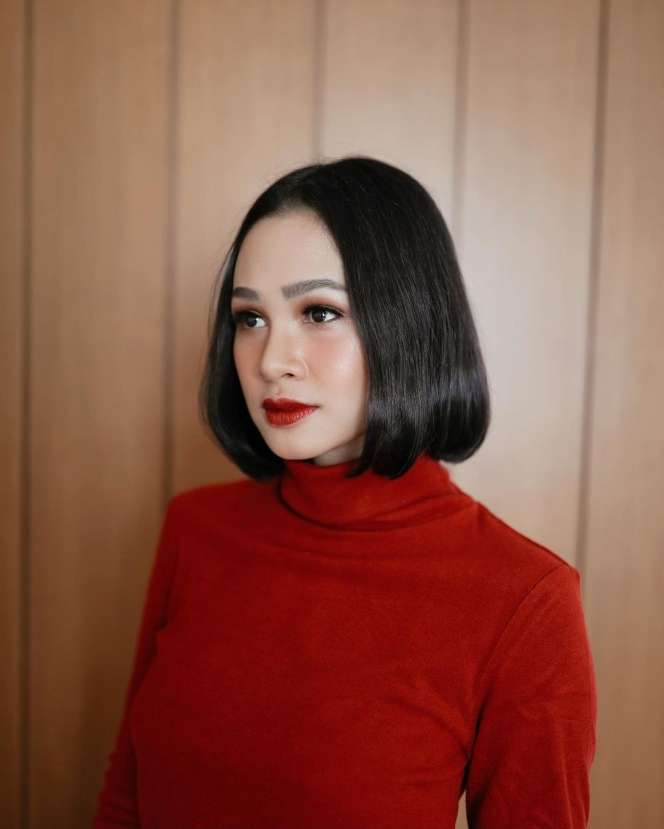 Deretan Seleb Wanita Tampil Menawan Dengan Rambut Pendek