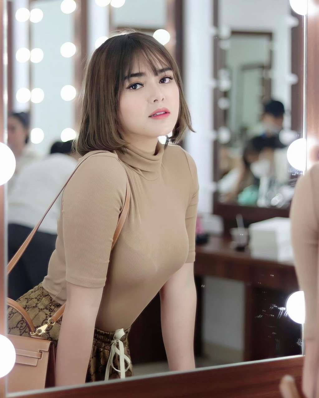Deretan Seleb Wanita Tampil Menawan Dengan Rambut Pendek