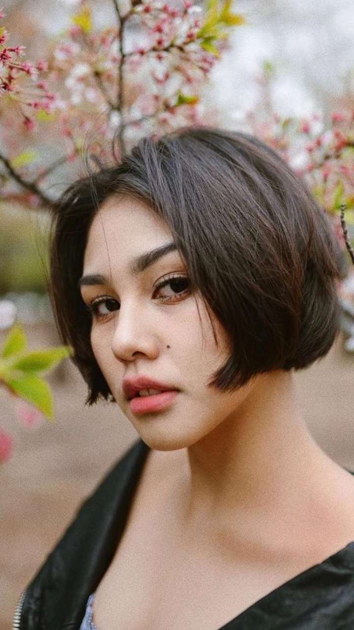Deretan Seleb Wanita Tampil Menawan Dengan Rambut Pendek