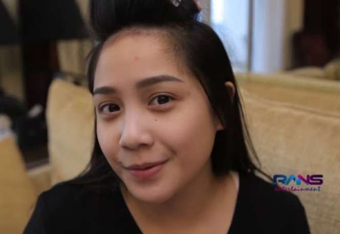 Foto Polos 8 Istri Presenter, Istri Wendy Cagur Paling Disorot