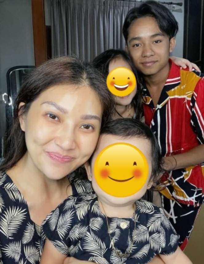 Foto Polos 8 Istri Presenter, Istri Wendy Cagur Paling Disorot