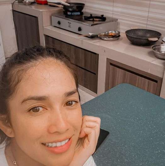 Foto Polos 8 Istri Presenter, Istri Wendy Cagur Paling Disorot