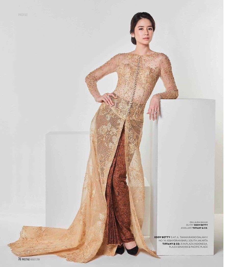 8 Seleb Berdarah Tionghoa Kenakan Kebaya, Anggun Banget!