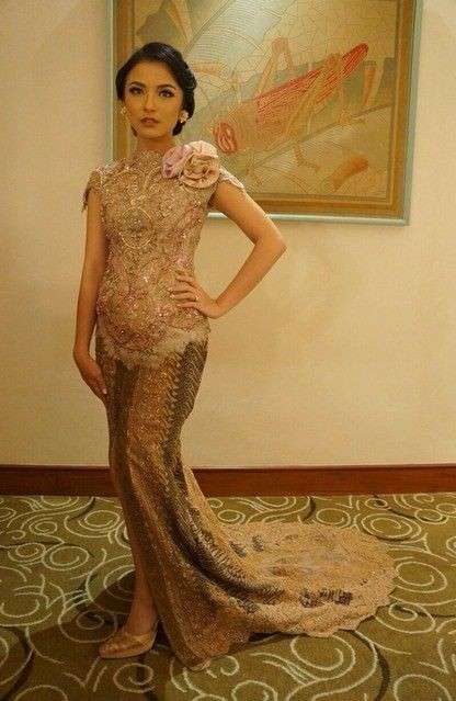8 Seleb Berdarah Tionghoa Kenakan Kebaya, Anggun Banget!