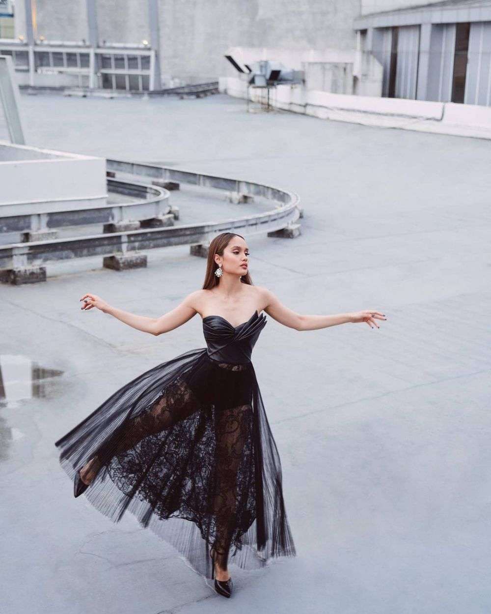 Pesona 8 Penyanyi Tanah Air Saat Pemotretan Tema Glamor
