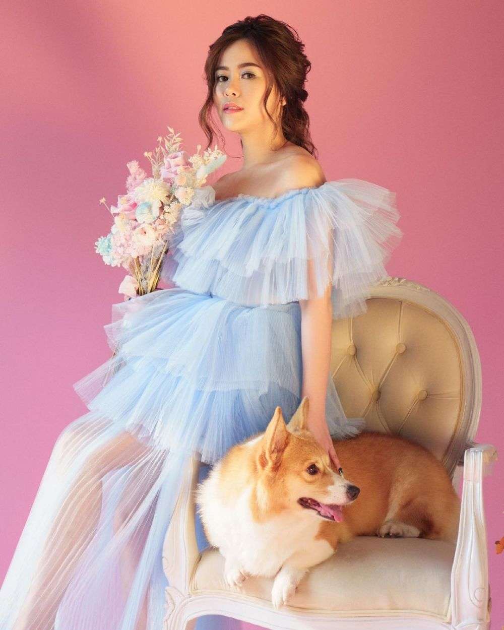 Pesona 8 Penyanyi Tanah Air Saat Pemotretan Tema Glamor