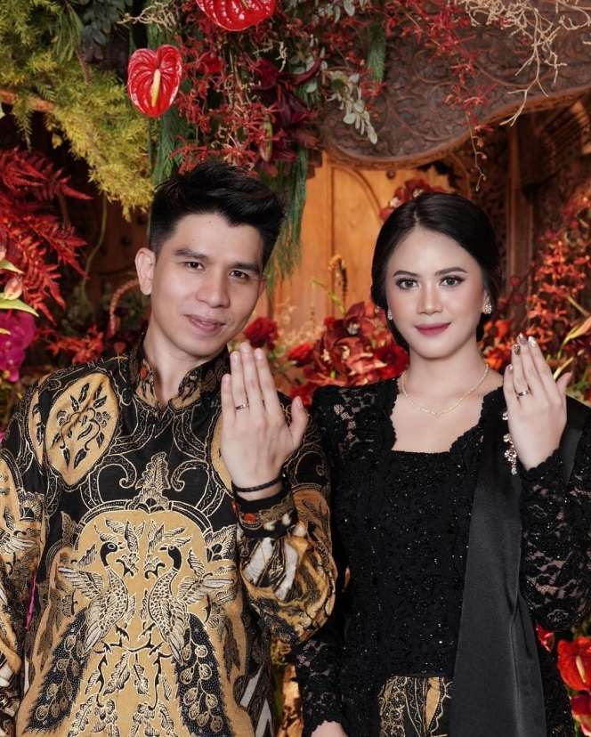 Potret Momen Lamaran Ifan Govinda dan Clarine Dieta