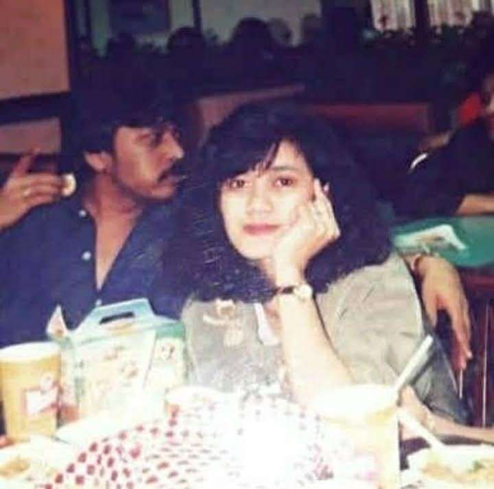 9 Foto Masa Muda Ibu Artis, Umi Atta Halilintar Bikin Salfok