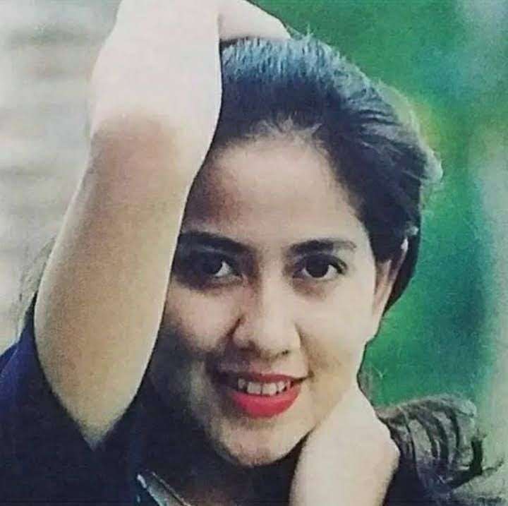9 Foto Masa Muda Ibu Artis, Umi Atta Halilintar Bikin Salfok
