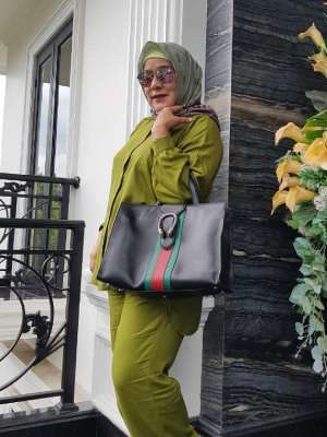 5 Potret Mama Tak Kalah Hits dari Anaknya yang Artis