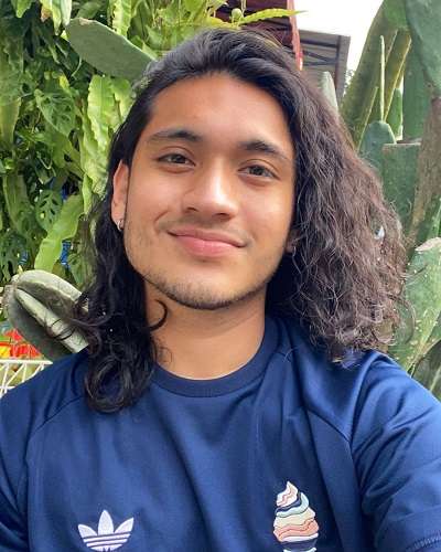 12 Potret Tampan Giorgino Abraham dengan Gaya Rambut Gondrong