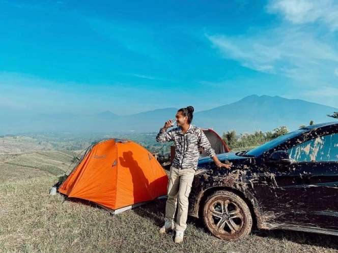 12 Potret Tampan Giorgino Abraham dengan Gaya Rambut Gondrong